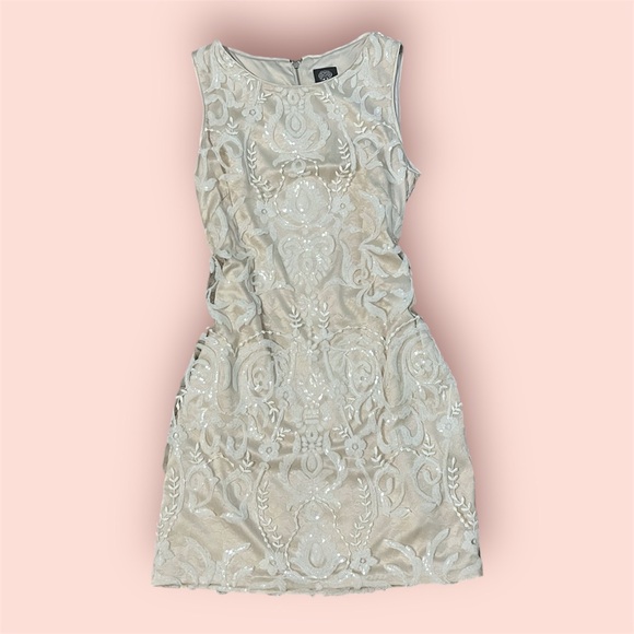 Vince Camuto Dresses & Skirts - Vince Camuto Sz 10 Sequins Sheath ivory bridal dress